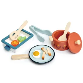 Wonky Stock-Tender Leaf Wooden Play Pots & Pans